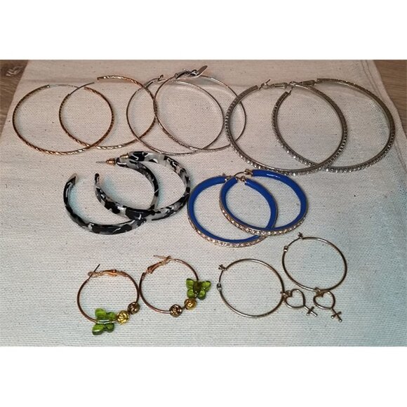 Bundle lot of 7 hoop earrings variety large medium - Picture 1 of 8